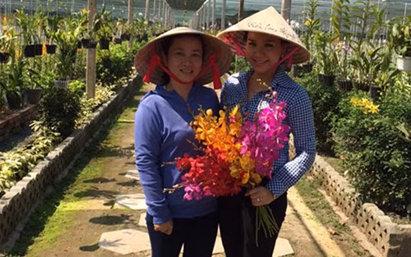 nu ty phu xinh dep voi vuon lan huyen thoai hinh anh 2