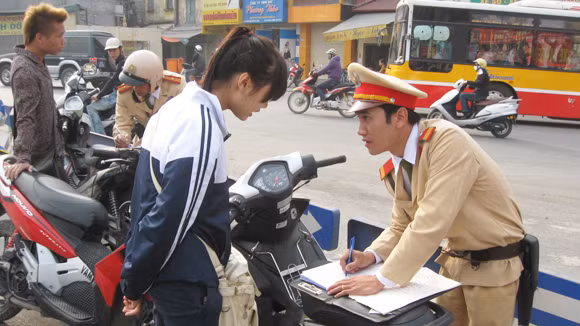 Hạ hạnh kiểm HS vi phạm an toàn giao thông