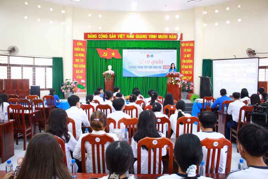 Lễ ra quân chương trình Tiếp sức mùa thi. Lễ ra quân chương trình Tiếp sức mùa thi.