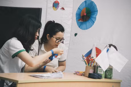 Nu sinh truong Luat xinh dep trong le hoi ASEAN - Anh 3