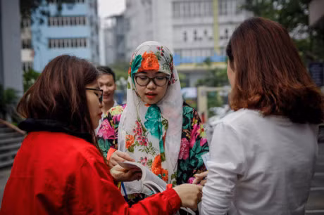 Nu sinh truong Luat xinh dep trong le hoi ASEAN - Anh 4