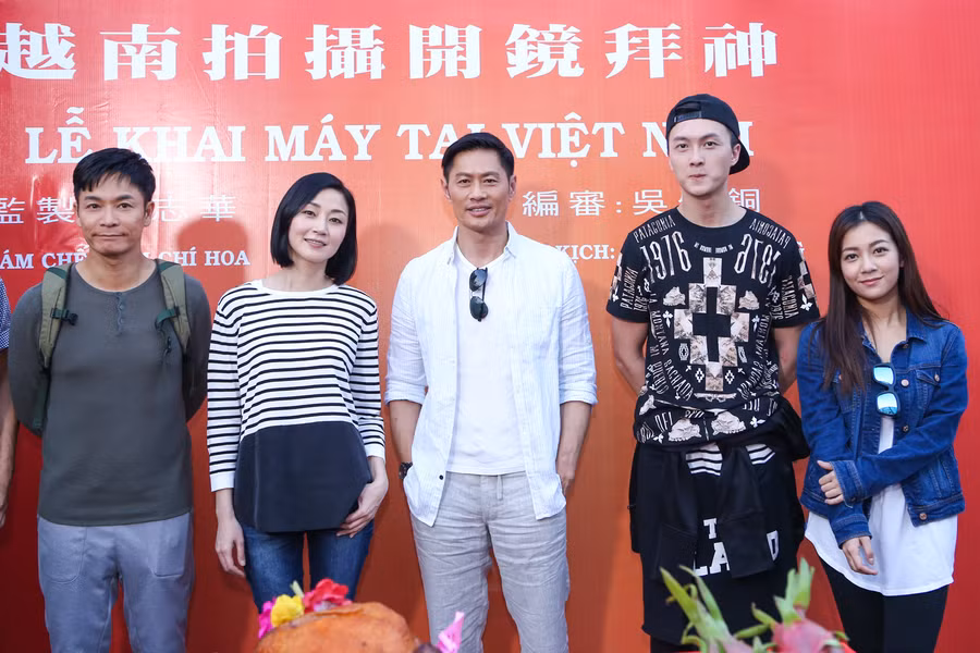 Đoàn phim Sự hồi sinh chí mạng dự kiến quay tại Việt Nam trong 3 tuần (30/3 - 21/4) tại các địa điểm ở TP HCM, Vũng Tàu, Đà Lạt, Vịnh Hạ Long, Tháp Chàm và đảo Phú Quốc. Trong thời gian quay ở TP HCM, họ sẽ lưu trú tại khách sạn Eastin. Đoàn phim Sự hồi sinh chí mạng dự kiến quay tại Việt Nam trong 3 tuần (30/3 - 21/4) tại các địa điểm ở TP HCM, Vũng Tàu, Đà Lạt, Vịnh Hạ Long, Tháp Chàm và đảo Phú Quốc. Trong thời gian quay ở TP HCM, họ sẽ lưu trú tại khách sạn Eastin.