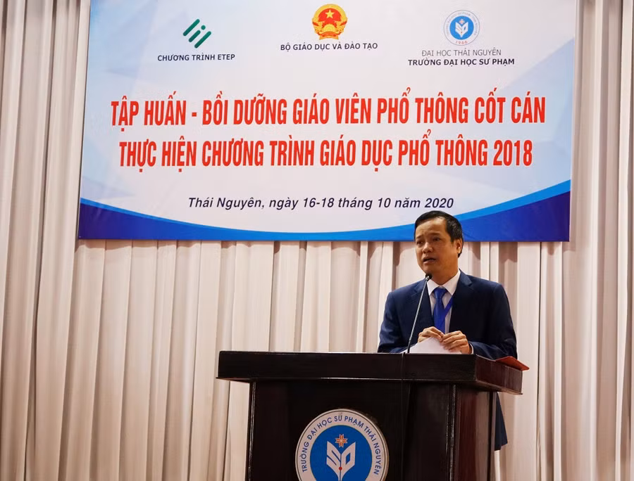 PGS.TS Mai Xuân Trường phát biểu khai mạc mạc khóa tập huấn bồi dưỡng giáo viên phổ thông cốt cán năm 2020 tại trường ĐH Sư phạm (ĐH Thái Nguyên) 