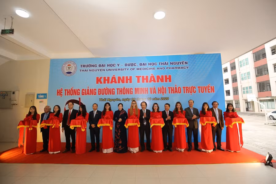 Trường Đại học Y – Dược (ĐH Thái Nguyên) khánh thành hệ thống giảng đường thông minh và hội thảo trực tuyến