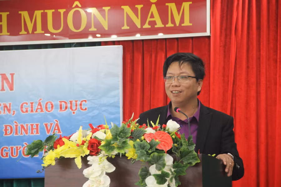 Ông Ngô Ngọc Hoàng Vương, Trưởng phòng Công tác HSSV Sở GD&ĐT Đà Nẵng góp ý tại Hội thảo Ông Ngô Ngọc Hoàng Vương, Trưởng phòng Công tác HSSV Sở GD&ĐT Đà Nẵng góp ý tại Hội thảo