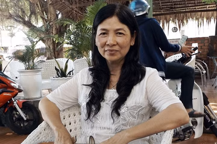 Bà Thủy cùng con trai vào đám cưới "đòi" chú rể khi yêu cầu chính quyền địa phương can thiệp không được.