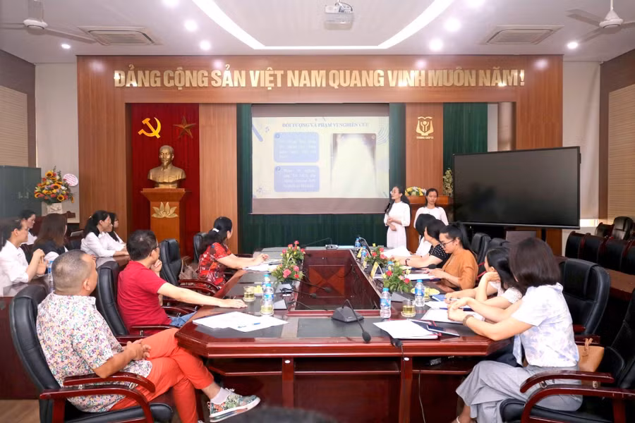 Báo cáo đề tài nghiên cứu khoa học tại Trường CĐ Sư phạm Trung ương.
