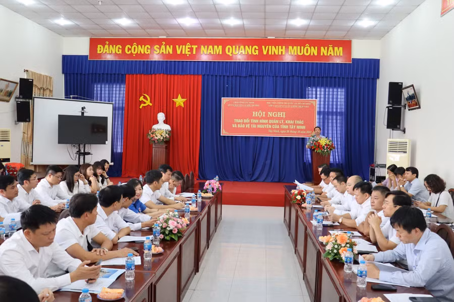 Hội nghị trao đổi tình hình quản lý, khai thác và bảo vệ tài nguyên của tỉnh Tây Ninh. Hội nghị trao đổi tình hình quản lý, khai thác và bảo vệ tài nguyên của tỉnh Tây Ninh.