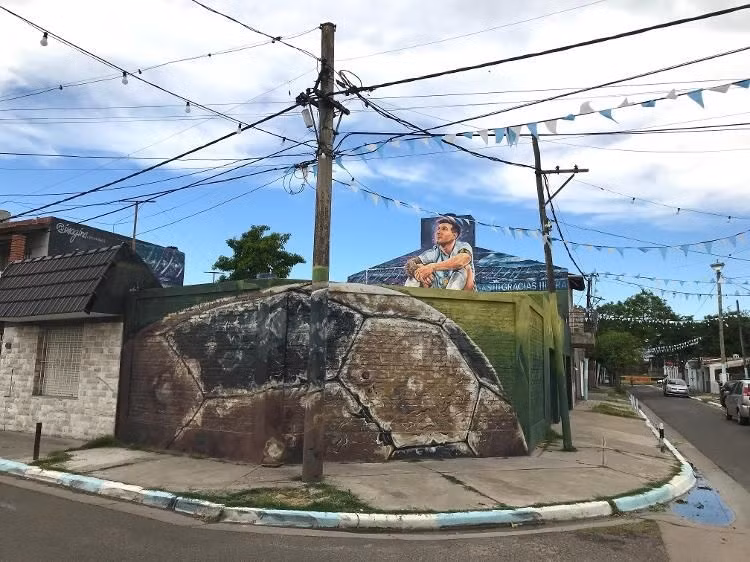 Bức tranh tường tại ngôi nhà của Messi thời thơ ấu ở Rosario (Argentina).