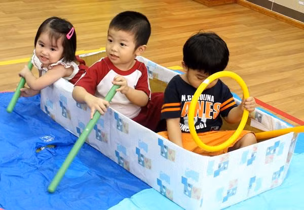 Cha mẹ nên có những món quà nhỏ động viên khi trẻ chăm làm việc nhà. Ảnh minh họa. Cha mẹ nên có những món quà nhỏ động viên khi trẻ chăm làm việc nhà. Ảnh minh họa.