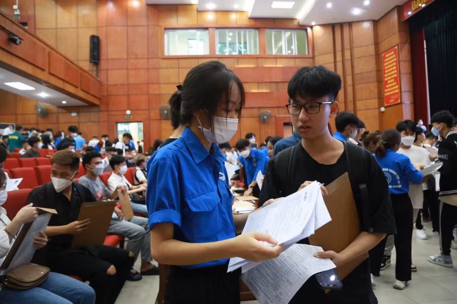 Công tác tuyển sinh năm 2022 bước đầu được đánh giá là có sự đột phá về chuyển đổi số. Công tác tuyển sinh năm 2022 bước đầu được đánh giá là có sự đột phá về chuyển đổi số.