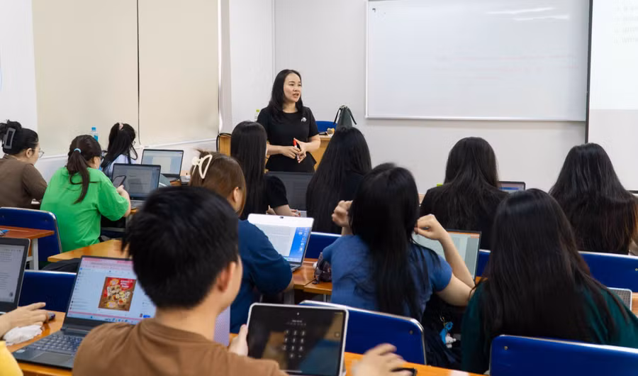 Giảng viên Trường Đại học Tài chính – Marketing trong một giờ giảng. Ảnh: UFM Giảng viên Trường Đại học Tài chính – Marketing trong một giờ giảng. Ảnh: UFM