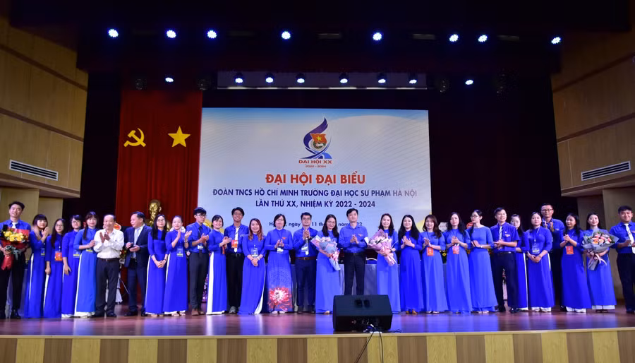Ban Chấp hành Đoàn trường Trường Đại học Sư phạm nhiệm kì 2022 - 2024.
