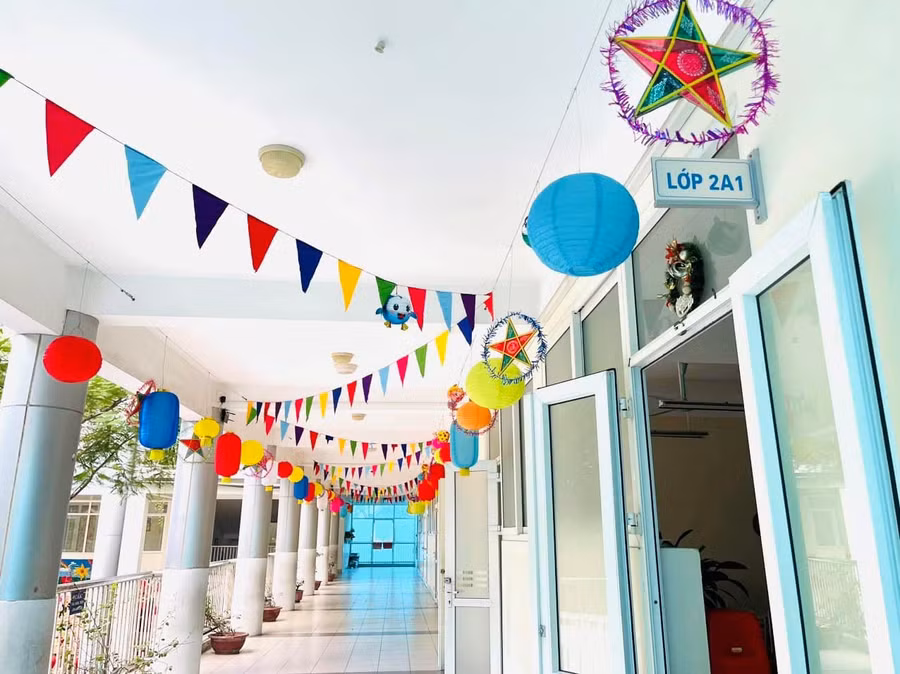 Khung cảnh sư phạm “thẫm đẫm chất Trung thu”. Khung cảnh sư phạm “thẫm đẫm chất Trung thu”.