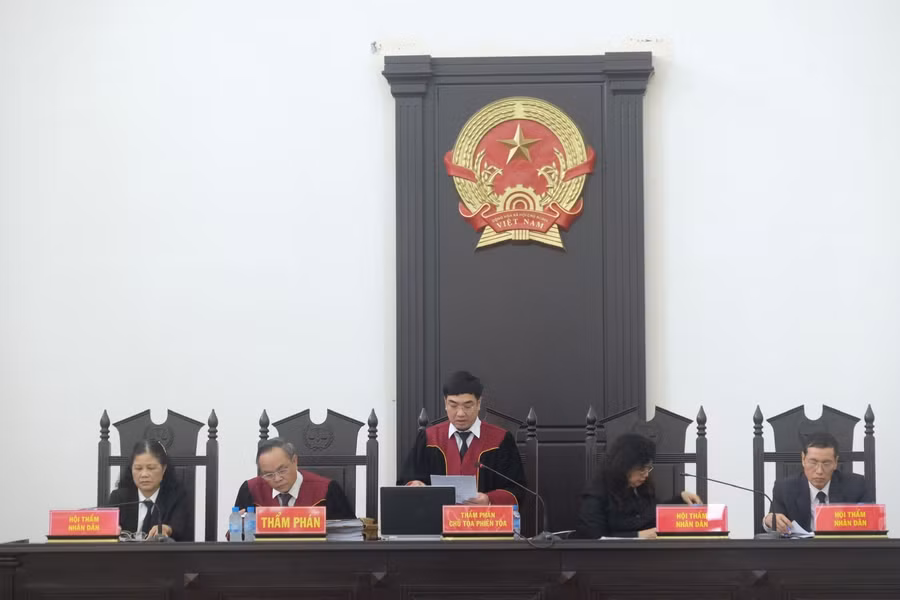 Hội đồng xét xử.