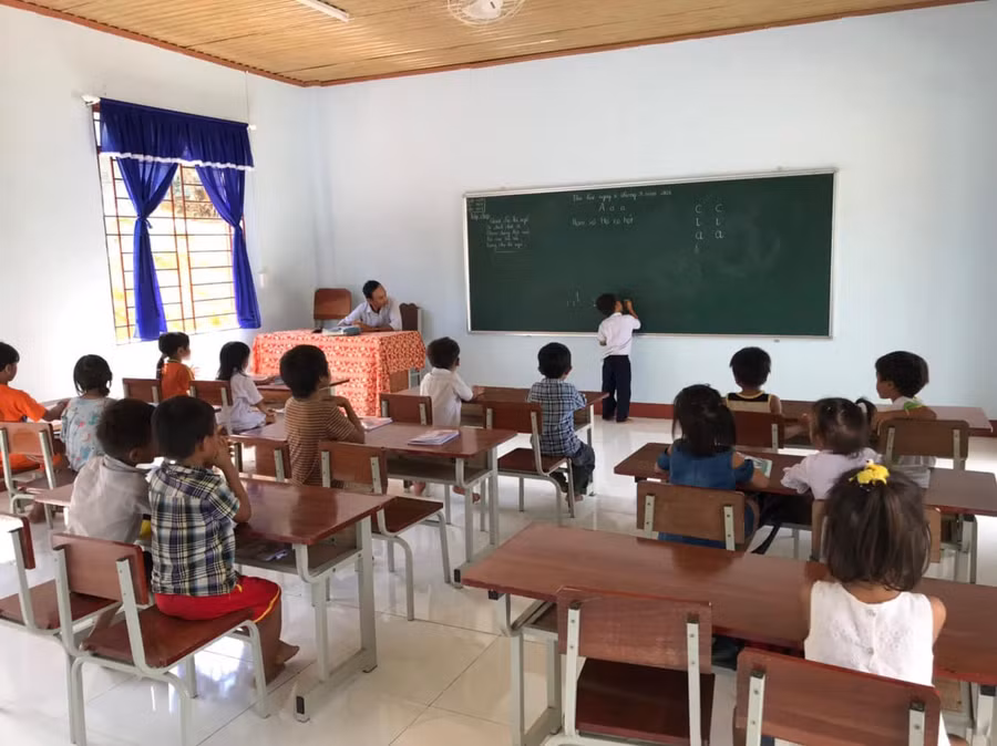 Điểm trường Tắk Rối được xây dựng lại lần thứ 2 sau cơn bão năm 2020 từ nguồn hỗ trợ của các nhà hảo tâm và CLB Bạn thương nhau