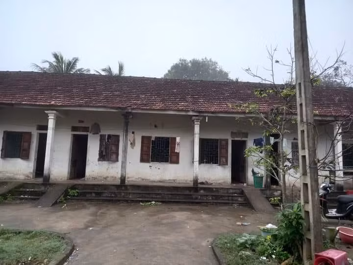 Khu ký túc xá cũ, nơi nhiều thế hệ giáo viên sống và làm việc giờ chỉ còn là hoài niệm.
