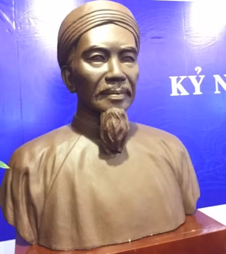 Tượng danh nhân Đào Tấn.
