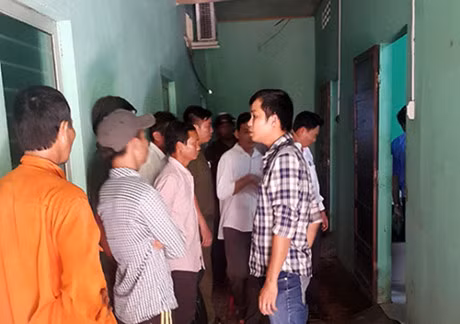 Ong lao 77 tuoi tu vong khi vao nha nghi cung bo nhi - Anh 1