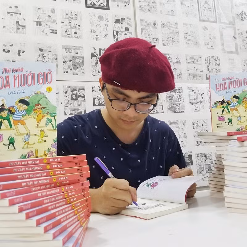 Họa sĩ Lê Phan – người vừa ra mắt truyện tranh dài kỳ “Thị trấn Hoa Mười Giờ”. Ảnh: NV