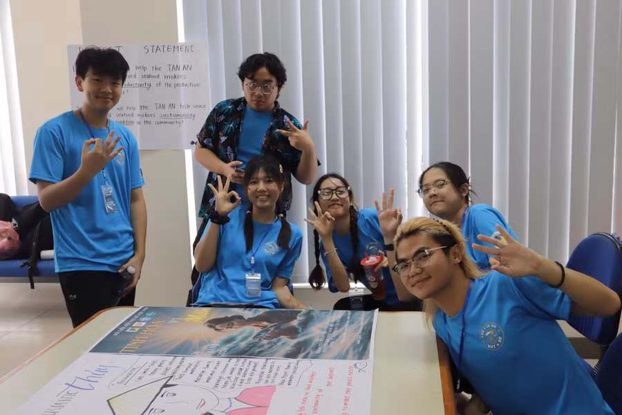 Nhóm sinh viên Trường Singapore Polytechnic và Trường ĐH Bách khoa, ĐH Đà Nẵng đề xuất ý tưởng workshop du lịch văn hóa để phát triển và bảo tồn làng nghề Tân An (Sơn Trà, TP Đà Nẵng). Nhóm sinh viên Trường Singapore Polytechnic và Trường ĐH Bách khoa, ĐH Đà Nẵng đề xuất ý tưởng workshop du lịch văn hóa để phát triển và bảo tồn làng nghề Tân An (Sơn Trà, TP Đà Nẵng).