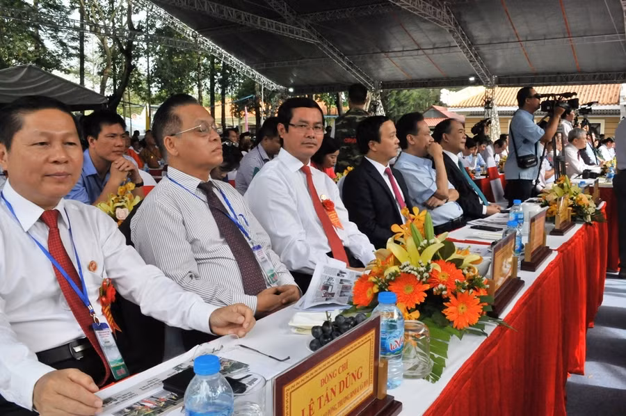 Đại biểu các bộ, ngành Trung ương đến dự buổi lễ