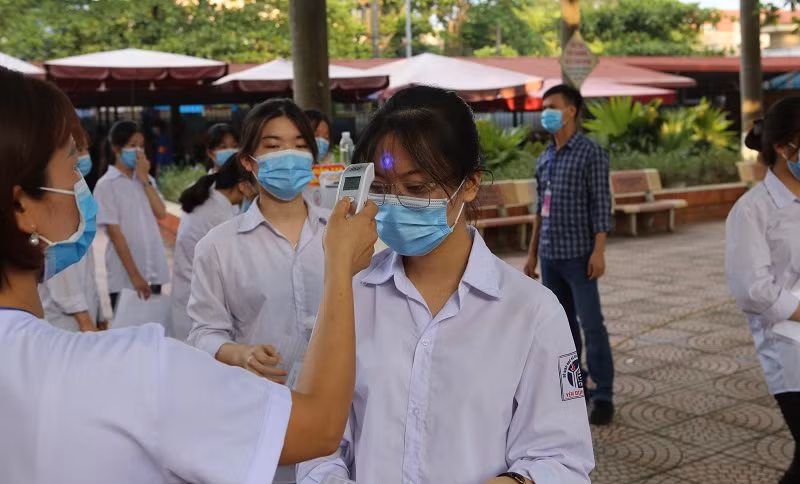 Thí sinh dự thi đảm bảo an toàn các điều kiện phòng chống dịch Covid-19. 