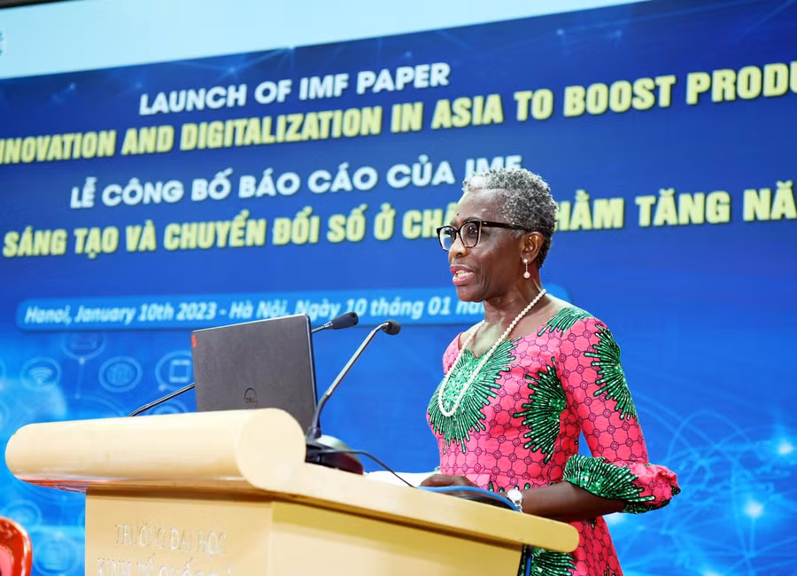 Bà Antoinette M. Sayeh - Phó Tổng Giám đốc Điều hành Quỹ Tiền tệ Quốc tế phát biểu tại buổi lễ. Bà Antoinette M. Sayeh - Phó Tổng Giám đốc Điều hành Quỹ Tiền tệ Quốc tế phát biểu tại buổi lễ.