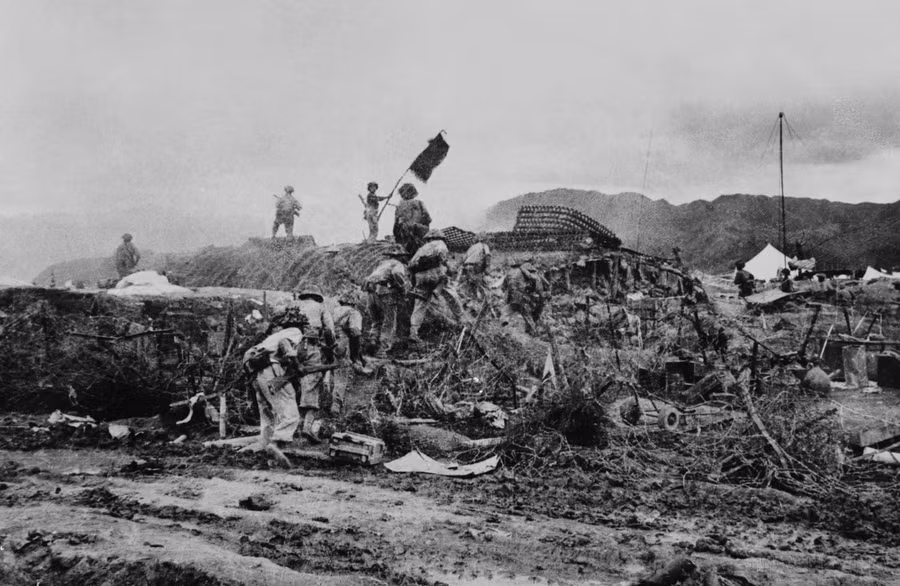 Ngày 7/5/1954, toàn bộ tập đoàn cứ điểm của địch ở Điện Biên Phủ đã bị quân ta tiêu diệt. Ảnh: TTXVN Ngày 7/5/1954, toàn bộ tập đoàn cứ điểm của địch ở Điện Biên Phủ đã bị quân ta tiêu diệt. Ảnh: TTXVN