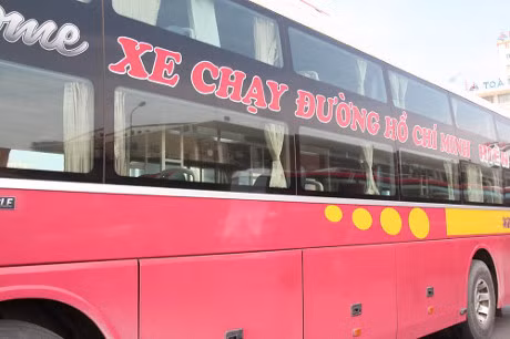 Ben xe My Dinh “vo tran”, hang nghin nguoi khong tim duoc duong ve que Tet duong lich - Anh 8