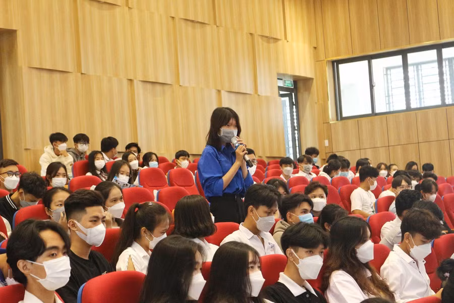 HS Vĩnh Long tham gia Chương trình tư vấn hướng nghiệp năm 2022.