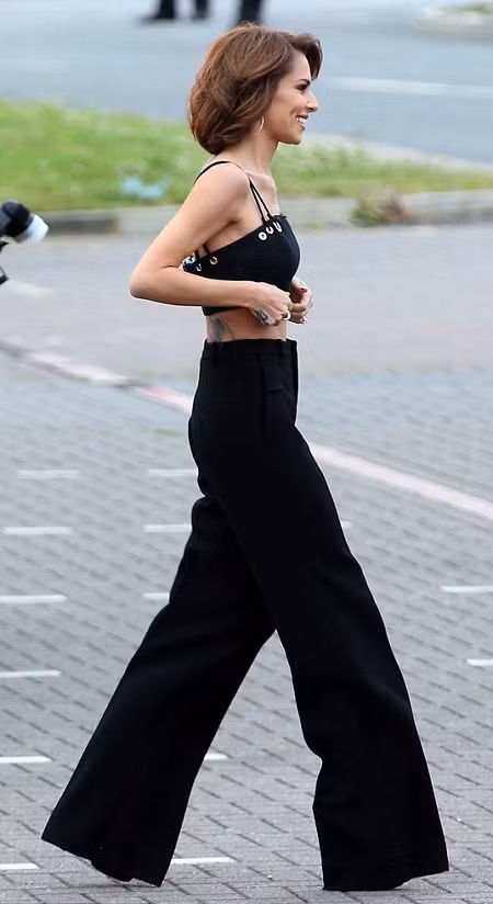 Vóc dáng như “bơi” trong quần áo của Cheryl Fernandez-Versini