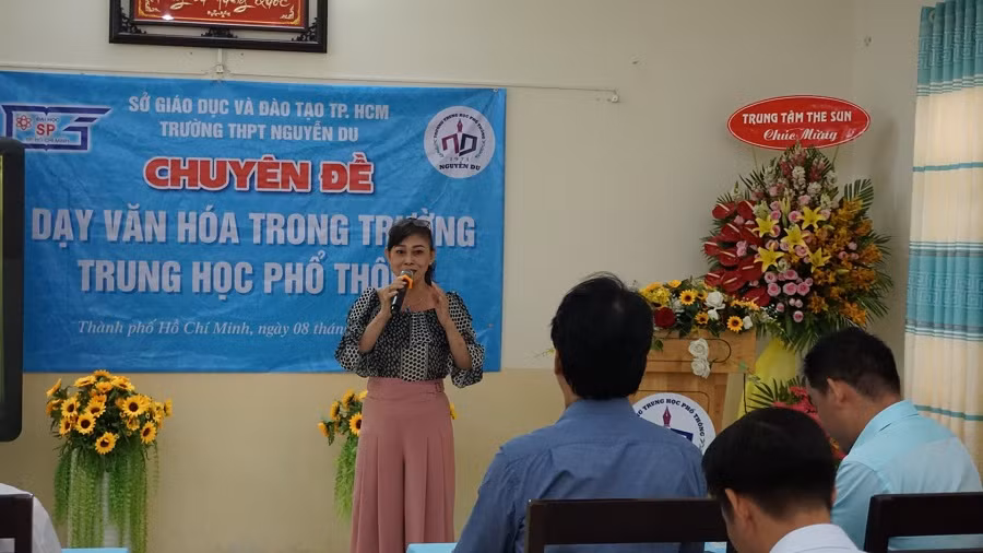 Phụ huynh học sinh chia sẻ ý kiến tại chuyên đề