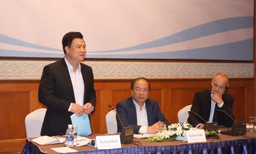 Thứ trưởng Bộ GD&ĐT Nguyễn Hữu Độ phát biểu tại hội nghị đánh giá kết quả phối hợp công tác pháp chế giữa Bộ GD&ĐT và Bộ Tư pháp năm 2017 với chủ đề trọng tâm là nhằm hoàn thiện pháp luật về giáo dục.