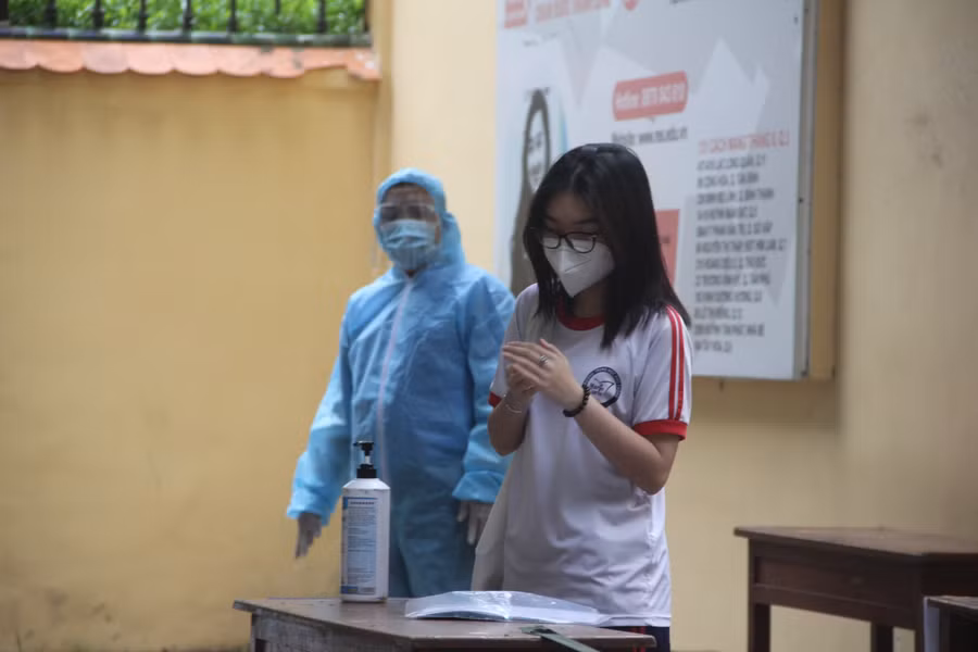 Sát khuẩn tay