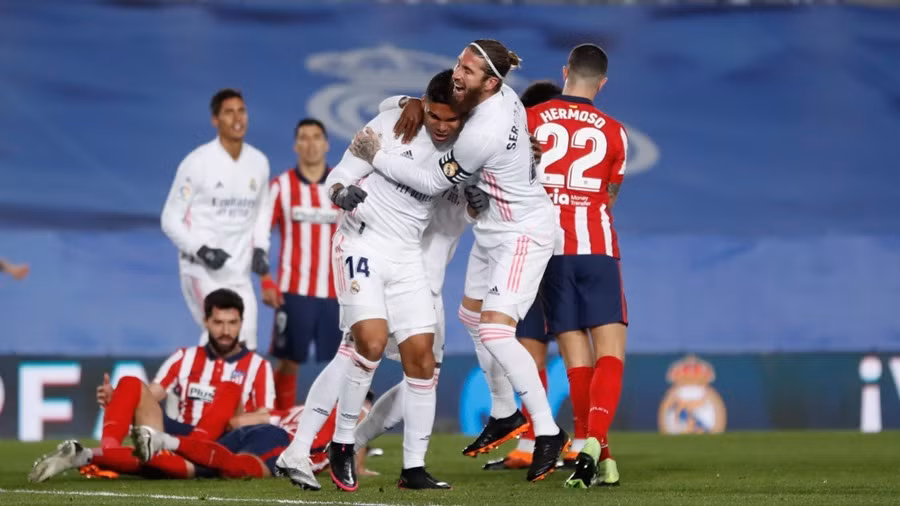 Casemiro đánh đầu sấm sét mở tỷ số cho Real Madrid.