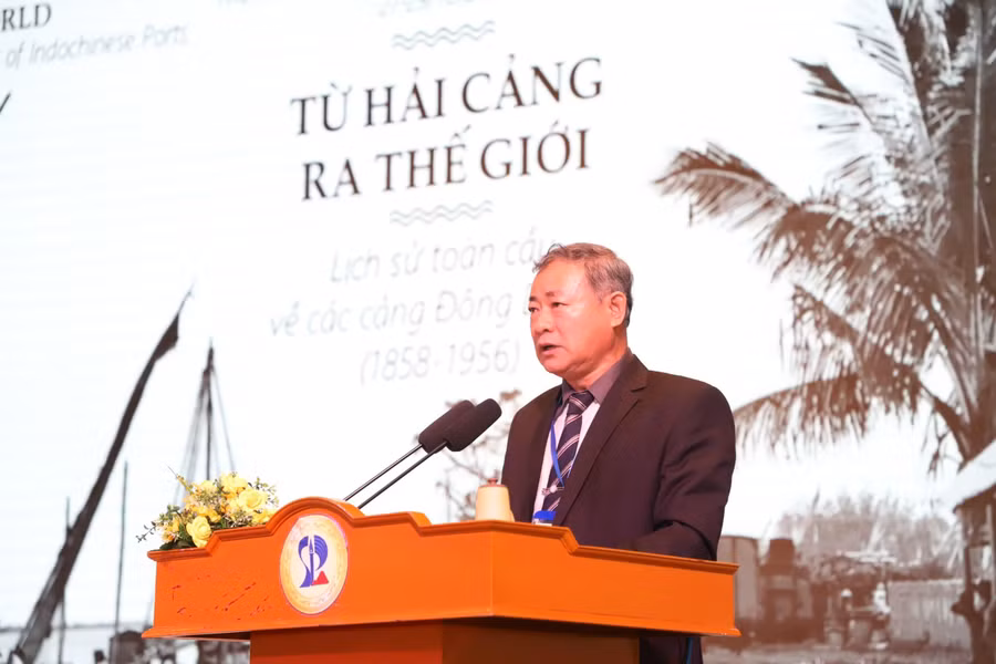 PGS.TS Lưu Trang, Hiệu trưởng Trường ĐH Sư phạm, ĐH Đà Nẵng phát biểu khai mạc hội thảo.