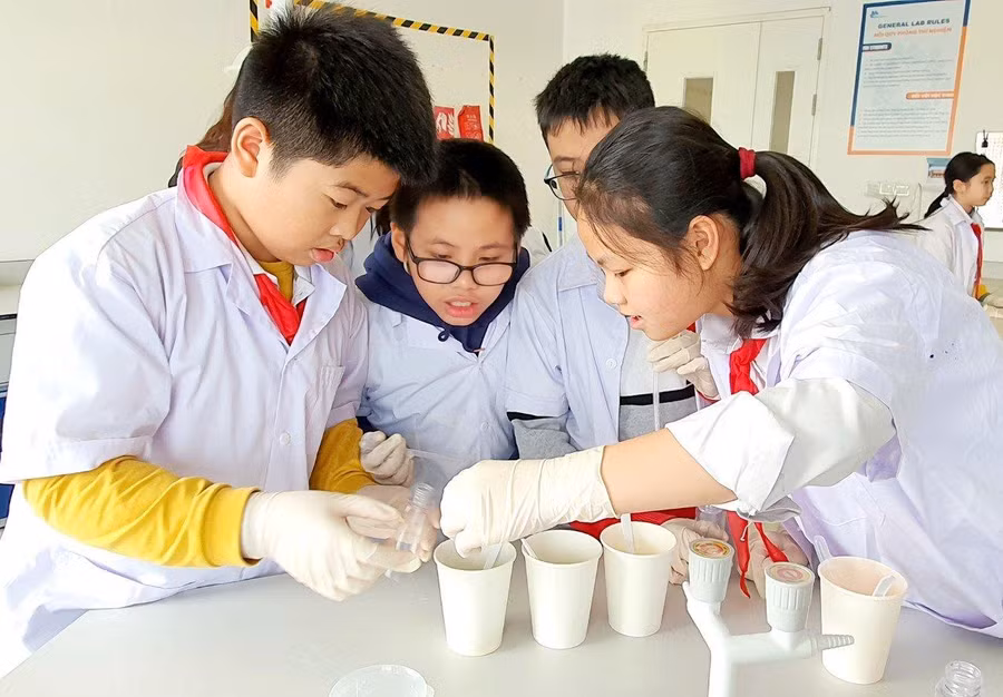 Học sinh Trường THCS Ban Mai - Hà Đông, Hà Nội trong giờ trải nghiệm. Học sinh Trường THCS Ban Mai - Hà Đông, Hà Nội trong giờ trải nghiệm.