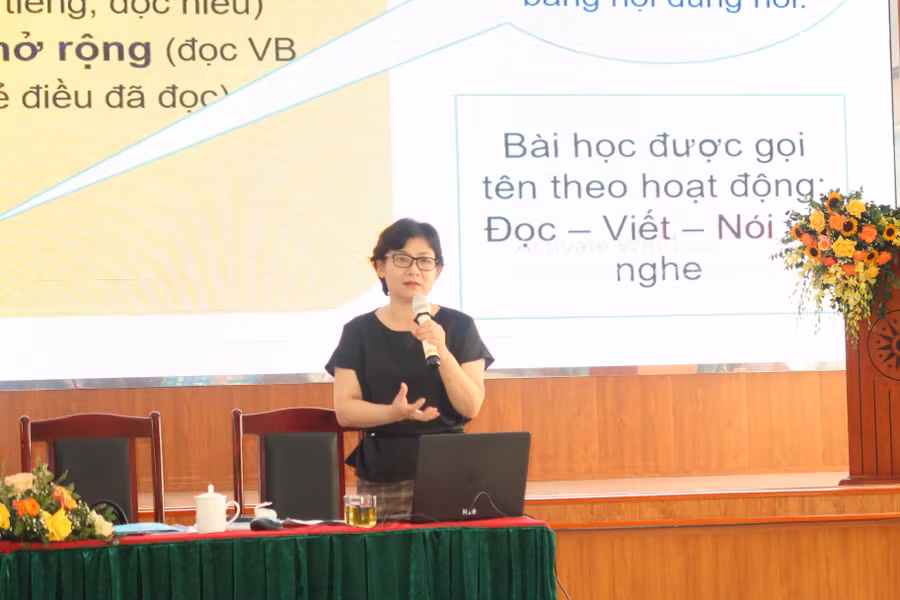 PGS.TS Trần Thị Hiền Lương- Chủ biên sách Tiếng Việt bộ sách Kết nối tri thức với cuộc sống giải đáp những câu hỏi của giáo viên. PGS.TS Trần Thị Hiền Lương- Chủ biên sách Tiếng Việt bộ sách Kết nối tri thức với cuộc sống giải đáp những câu hỏi của giáo viên.