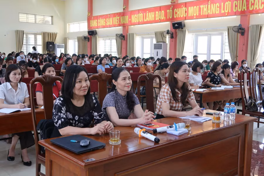 Cán bộ quản lý tham gia công tác bồi dưỡng.
