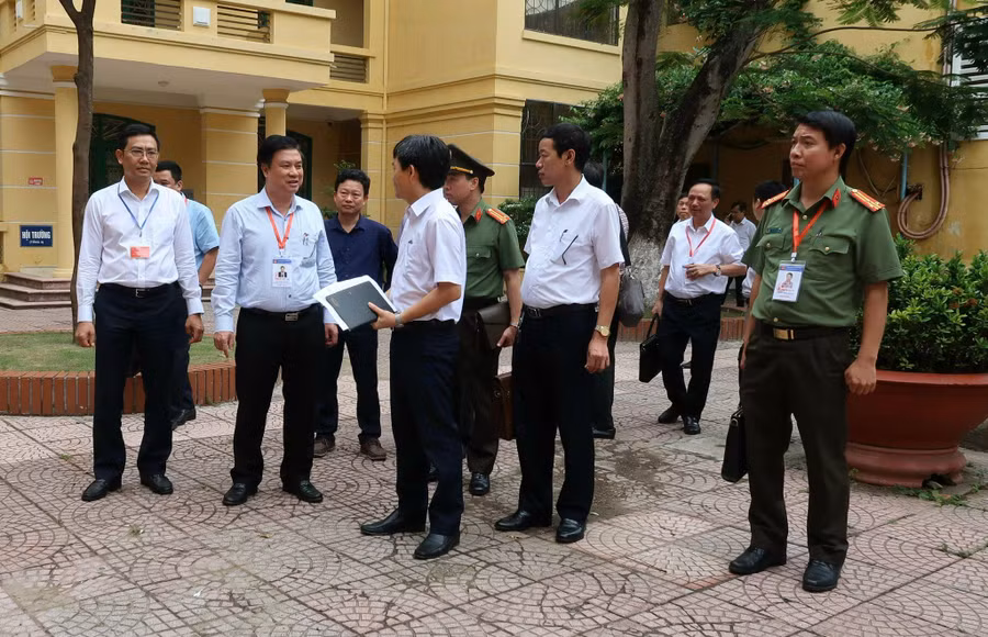 Đoàn công tác đánh giá cao việc chuẩn bị các điều kiện đảm bảo cho Kỳ thi tốt nghiệp THPT năm 2022 tại Trường THPT Lê Quý Đôn.