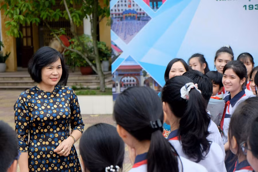 Cô Thuỳ Dương luôn được học sinh kính mến.