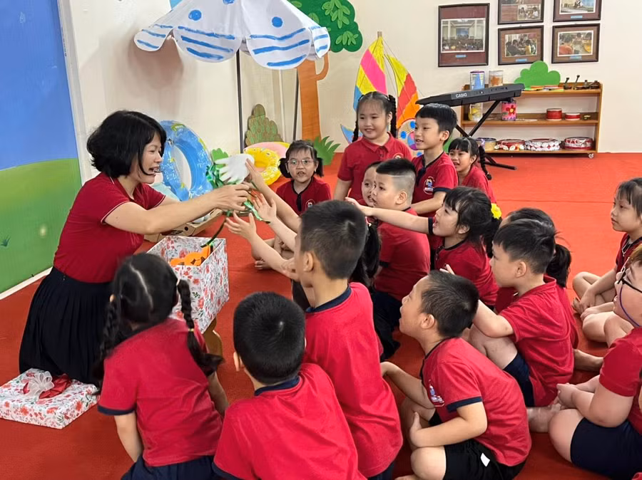 Chuẩn bị cho trẻ vào lớp 1, nhiều trường mầm non trang bị những tiền đề cần thiết, tạo cơ hội giúp trẻ tự tin.