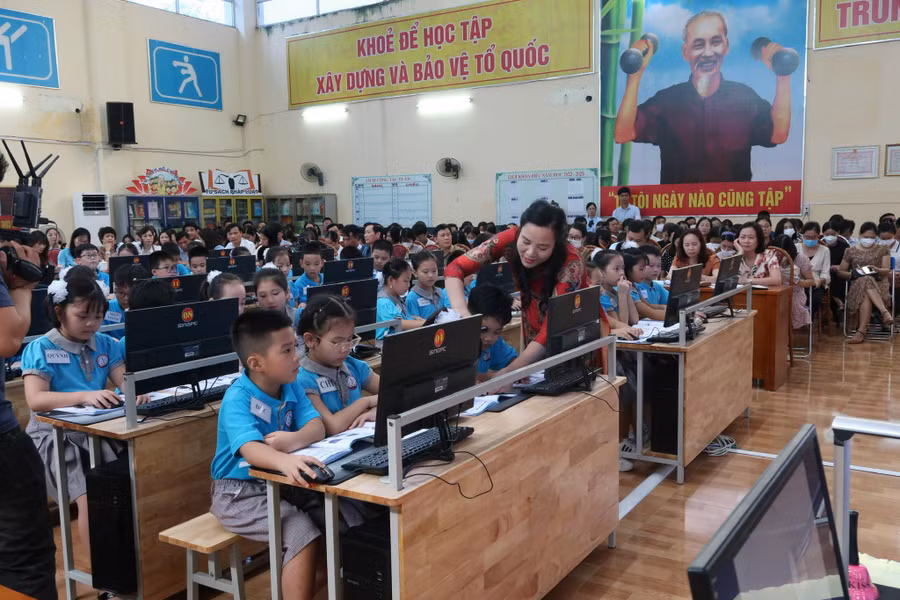 Giờ lên lớp chuyên đề của cô giáo Thủy.