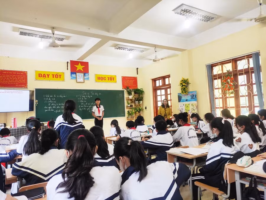 Học sinh Trường THCS Cát Bà trong giờ học.