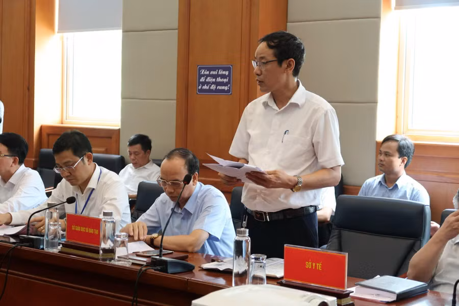 Ông Phạm Quốc Hiệu, Phó Giám đốc Sở GD&amp;ĐT Hải Phòng báo cáo tại buổi làm việc với Đoàn kiểm tra số 1 Ban chỉ đạo thi quốc gia.