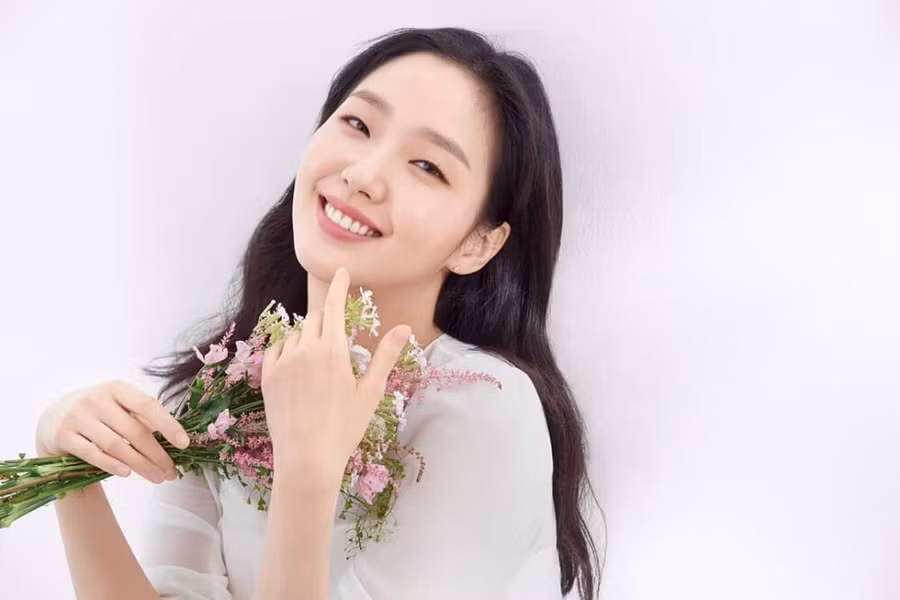 5. Kim Go Eun: Nữ diễn viên trong bộ phim gần đây nhất là Yumi"s Cells (2021) đã nhận được 109.674 phiếu bầu (chiếm 8,3% tổng số) trong cuộc thăm dò!