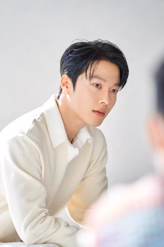 Jang Ki Yong: Nam diễn viên có bộ phim truyền hình gần đây nhất là Now, We Are Breaking Up (2021-2022), đã nhận được 80.076 phiếu bầu (hoặc 0,3% tổng số) trong cuộc thăm dò!