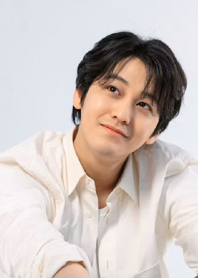 Kim Bum: Nam diễn viên có bộ phim truyền hình gần đây nhất là Ghost Doctor (2022), đã nhận được 29,924 phiếu bầu (hay 0,1% tổng số) trong cuộc thăm dò!