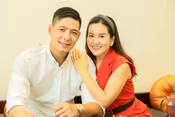 Những cặp đôi "chị ơi, anh yêu em" đình đám của showbiz Việt ảnh 1